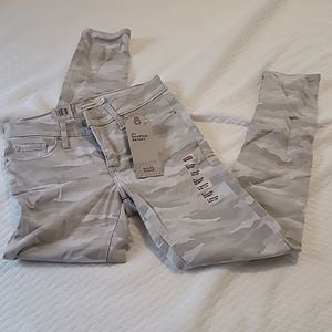 NWT Levi camo shaping skinny jeans